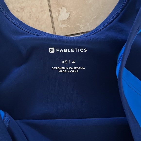 Fabletics workout set - Picture 3 of 5